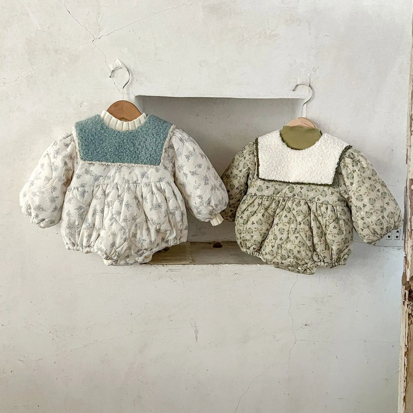 長袖ロンパース ベビーロンパース フラワープリントボアフリースセーラーカラーキルティング厚手長袖ボディスーツ【mh0007626】