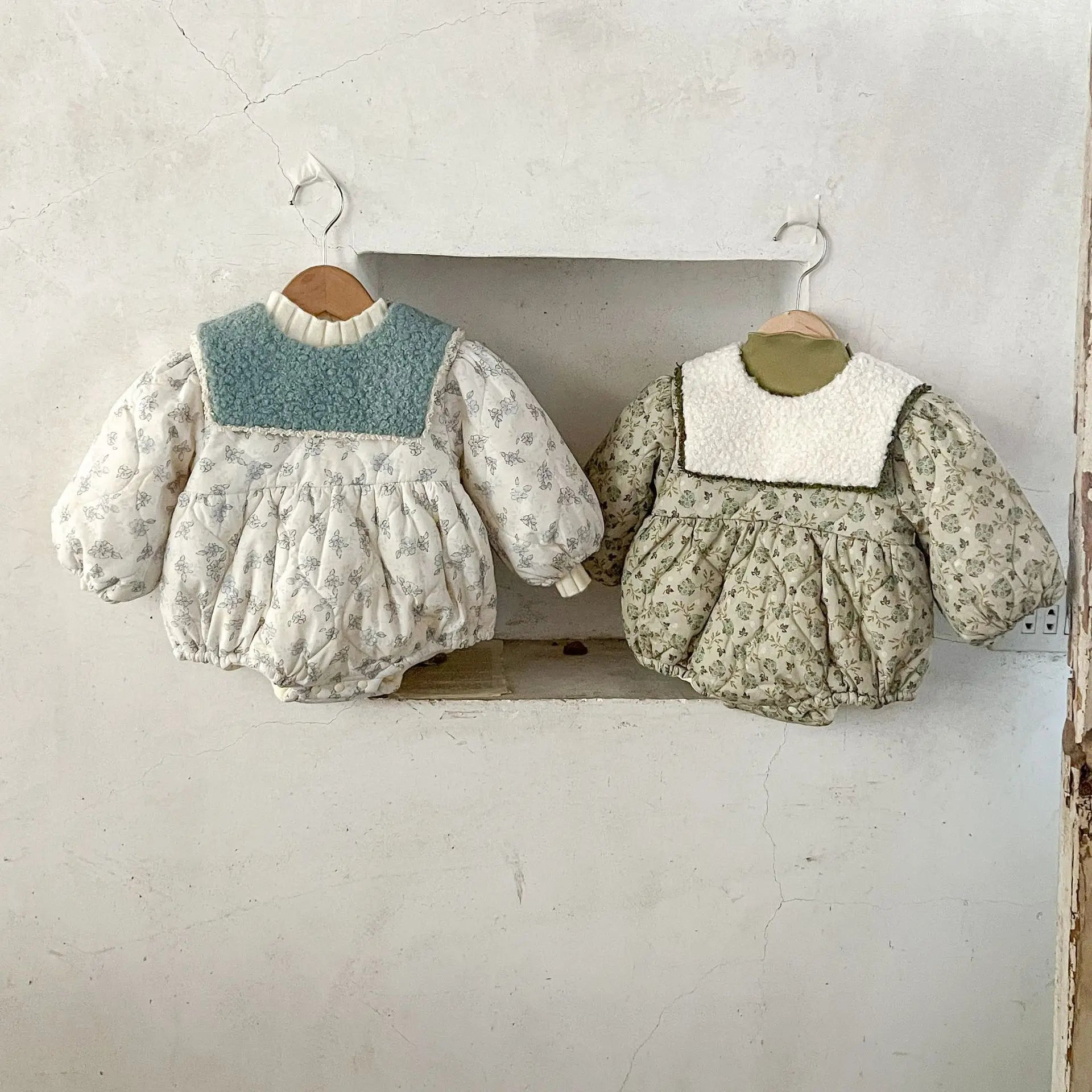 長袖ロンパース ベビーロンパース フラワープリントボアフリースセーラーカラーキルティング厚手長袖ボディスーツ【mh0007626】