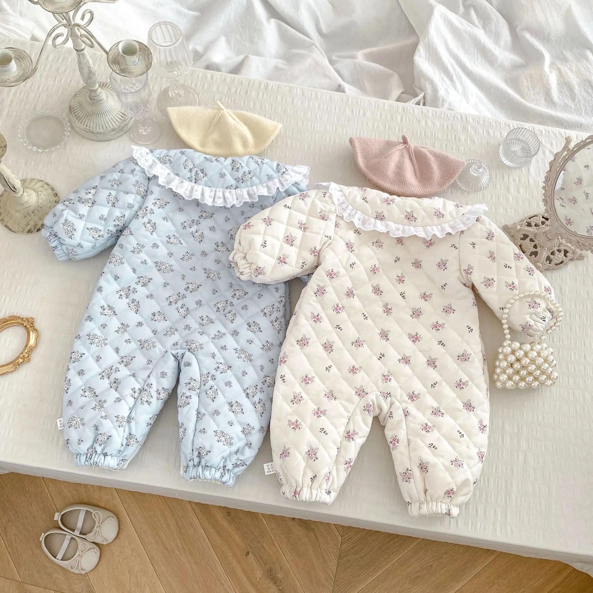 アウタージャンプスーツ ベビーアウタージャンプスーツ レース襟リボンフラワープリントキルティング裏フリース長袖ボディスーツ【mh0007629】