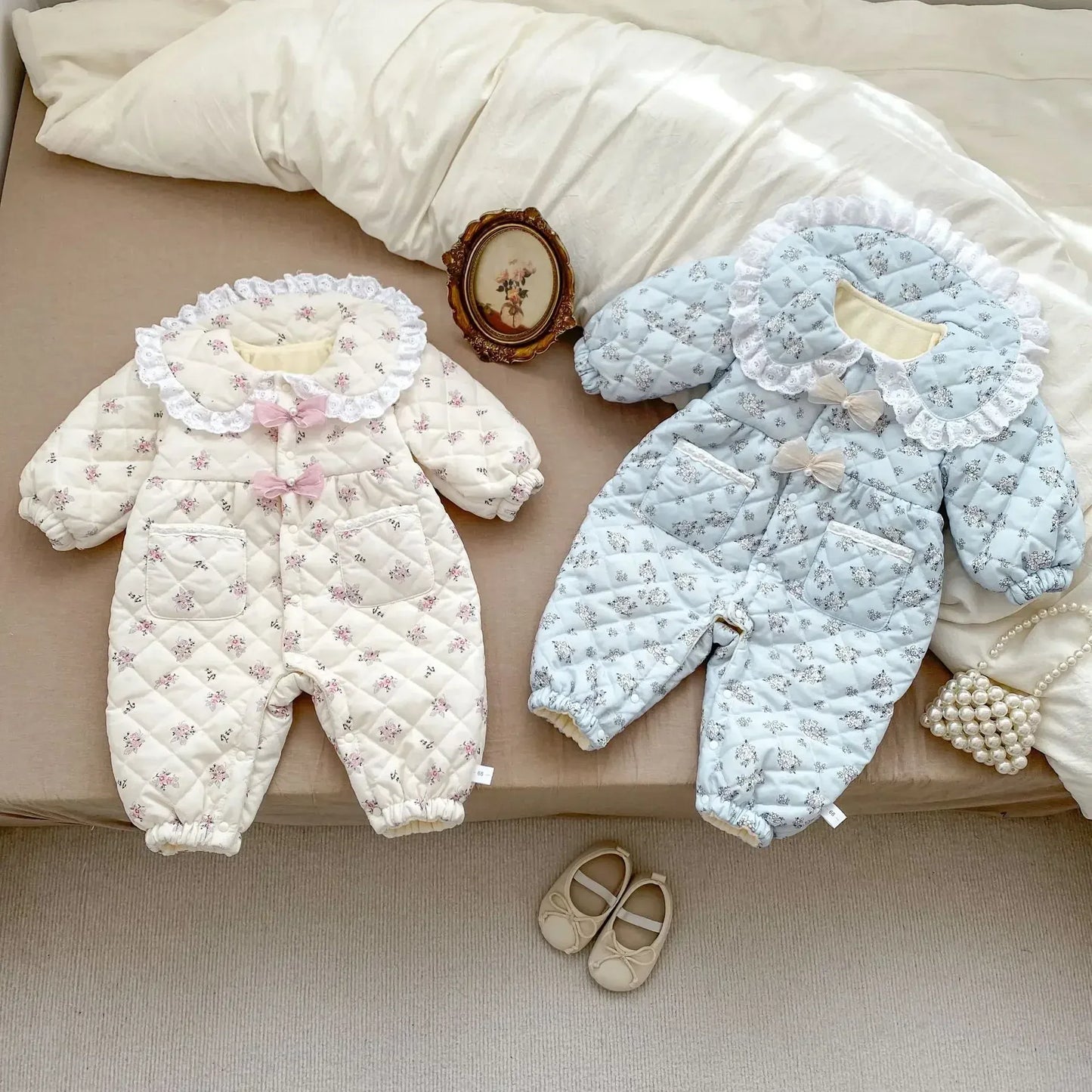 アウタージャンプスーツ ベビーアウタージャンプスーツ レース襟リボンフラワープリントキルティング裏フリース長袖ボディスーツ【mh0007629】