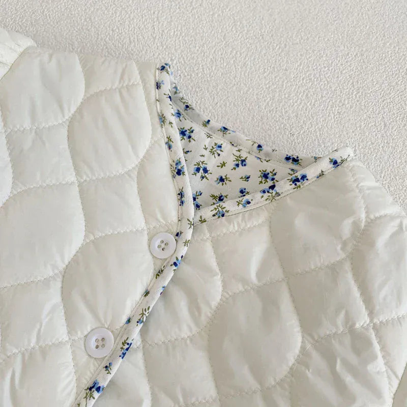 ショートコート・ジャケット・ジャンパー ベビーアウター フラワーバイピングキルティングジャケットコート ホワイト【mh0007691】