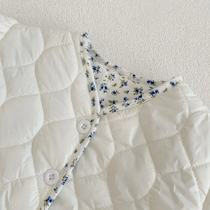 ショートコート・ジャケット・ジャンパー ベビーアウター フラワーバイピングキルティングジャケットコート ホワイト【mh0007691】