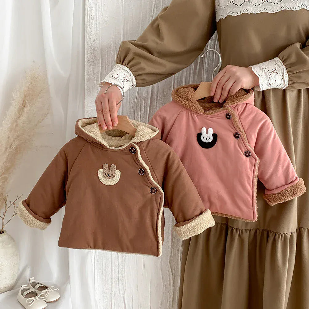 ショートコート・ジャケット・ジャンパー ベビーアウター うさぎワンポイント刺繍裏ボアフリースフーディジャケットコート【mh0007714】