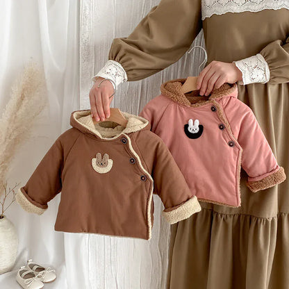 ショートコート・ジャケット・ジャンパー ベビーアウター うさぎワンポイント刺繍裏ボアフリースフーディジャケットコート【mh0007714】