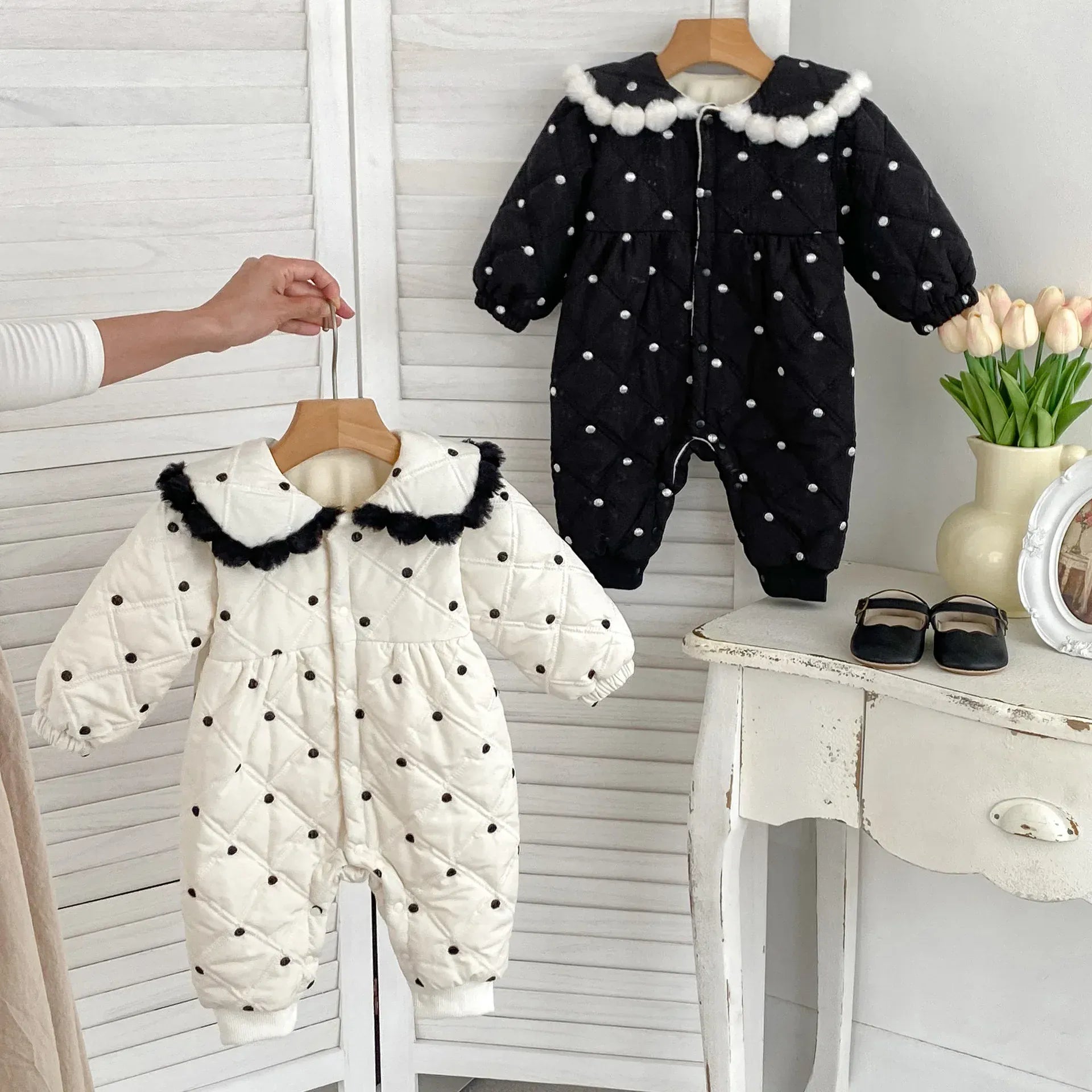 アウタージャンプスーツ ベビーアウタージャンプスーツ 水玉ドットキルティングぽんぽん防寒長袖ロンパース【mh0007771】