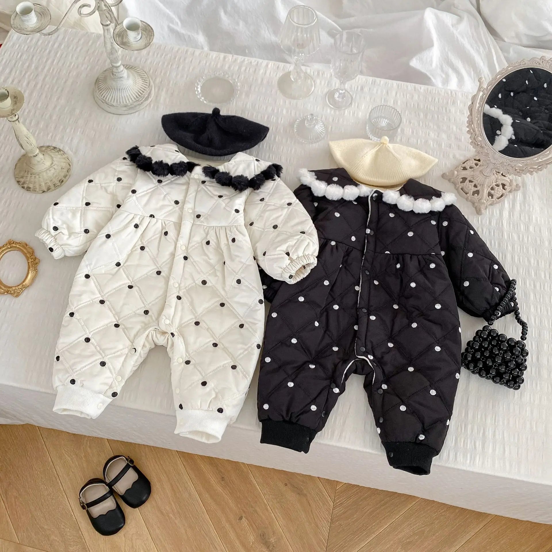 アウタージャンプスーツ ベビーアウタージャンプスーツ 水玉ドットキルティングぽんぽん防寒長袖ロンパース【mh0007771】