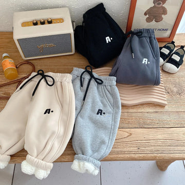 ロングパンツ・スウェットパンツ ベビーキッズパンツ アルファベットワンポイント裏ボアフリース厚手ロングスウェットパンツ【mh0007856】