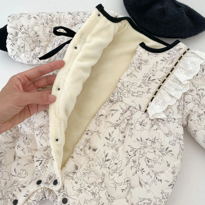 アウタージャンプスーツ ベビーアウタージャンプスーツ シックフラワーレースフリルリボンキルティング防寒長袖ロンパース【mh0007876】