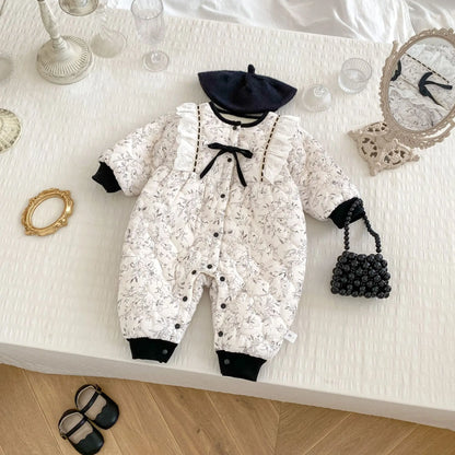 アウタージャンプスーツ ベビーアウタージャンプスーツ シックフラワーレースフリルリボンキルティング防寒長袖ロンパース【mh0007876】