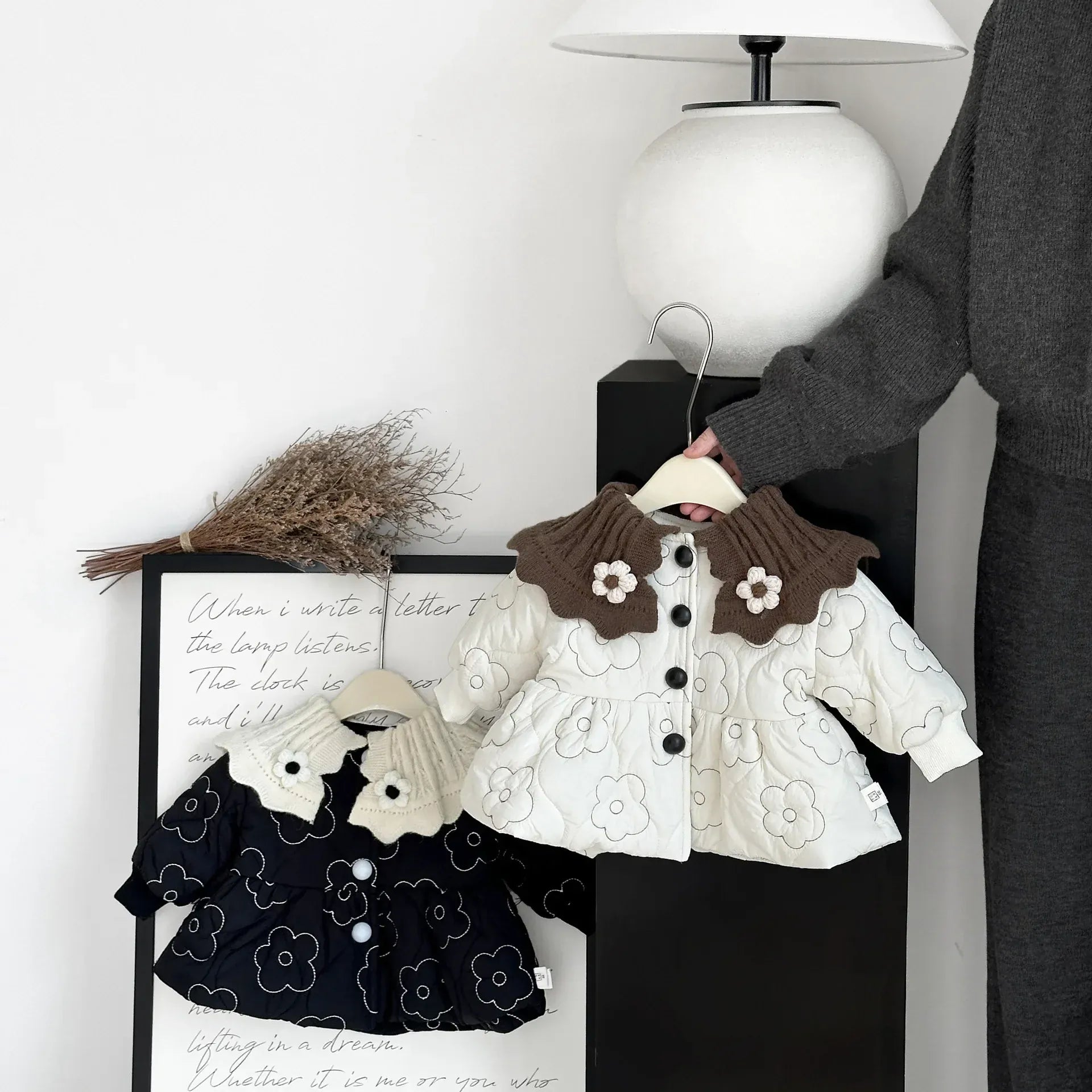 ロングパンツ・スウェットパンツ ベビーアウター レトロ北欧風フラワー刺繍ビッグ襟キルティングジャケットコート【mh0008040】