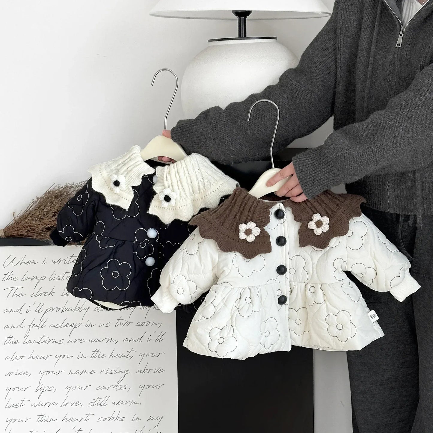 ロングパンツ・スウェットパンツ ベビーアウター レトロ北欧風フラワー刺繍ビッグ襟キルティングジャケットコート【mh0008040】