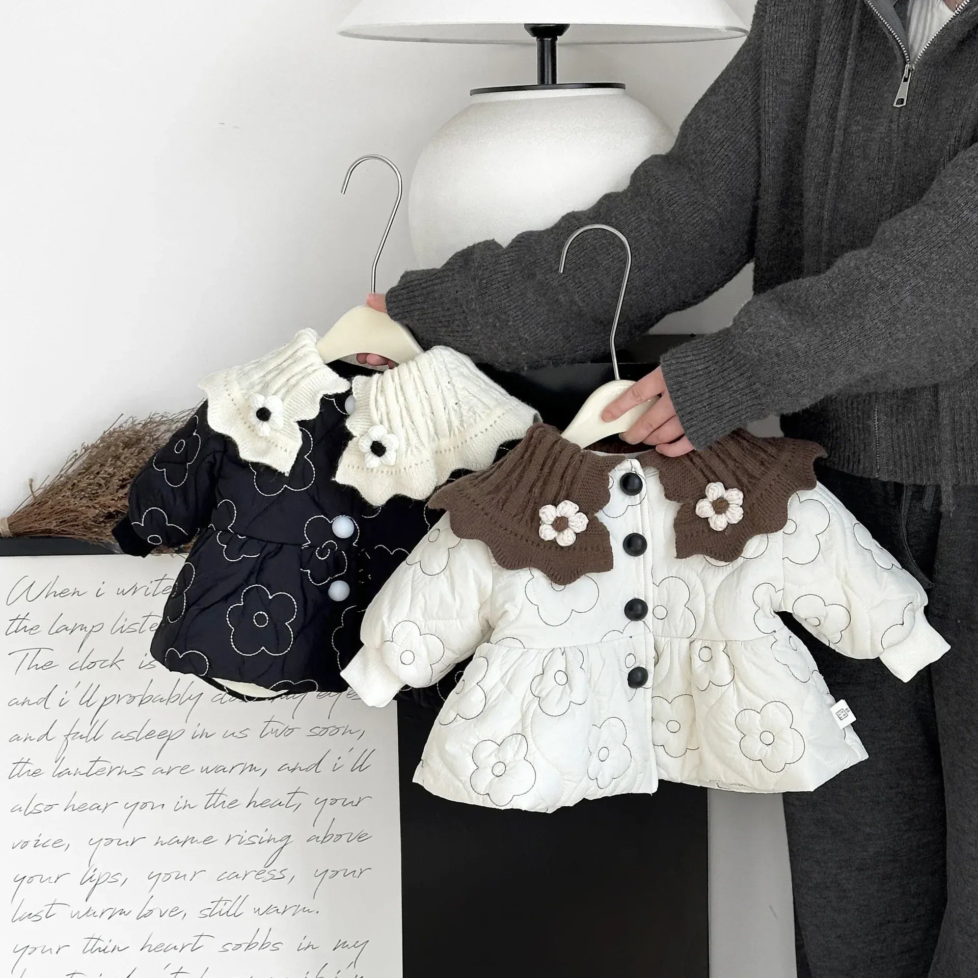 ロングパンツ・スウェットパンツ ベビーアウター レトロ北欧風フラワー刺繍ビッグ襟キルティングジャケットコート【mh0008040】