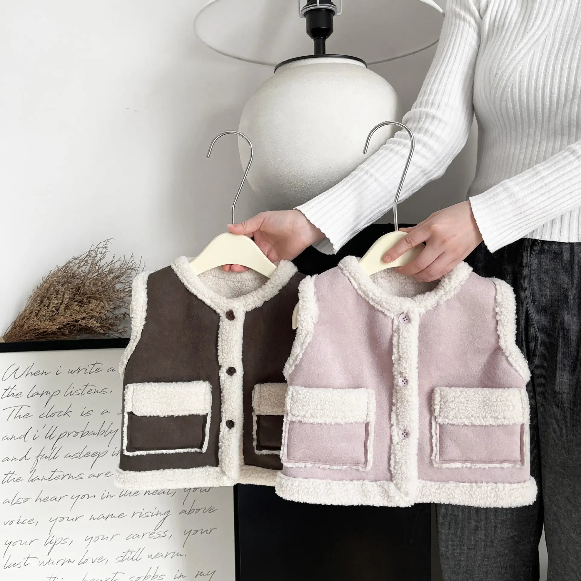 長袖セットアップ ベビーベスト/トップス/パンツ フェイクムートンボアフリースベスト/カラフルネップ長袖ニットセーター/ポンポン付きフリルニットパンツ【mh0008041】