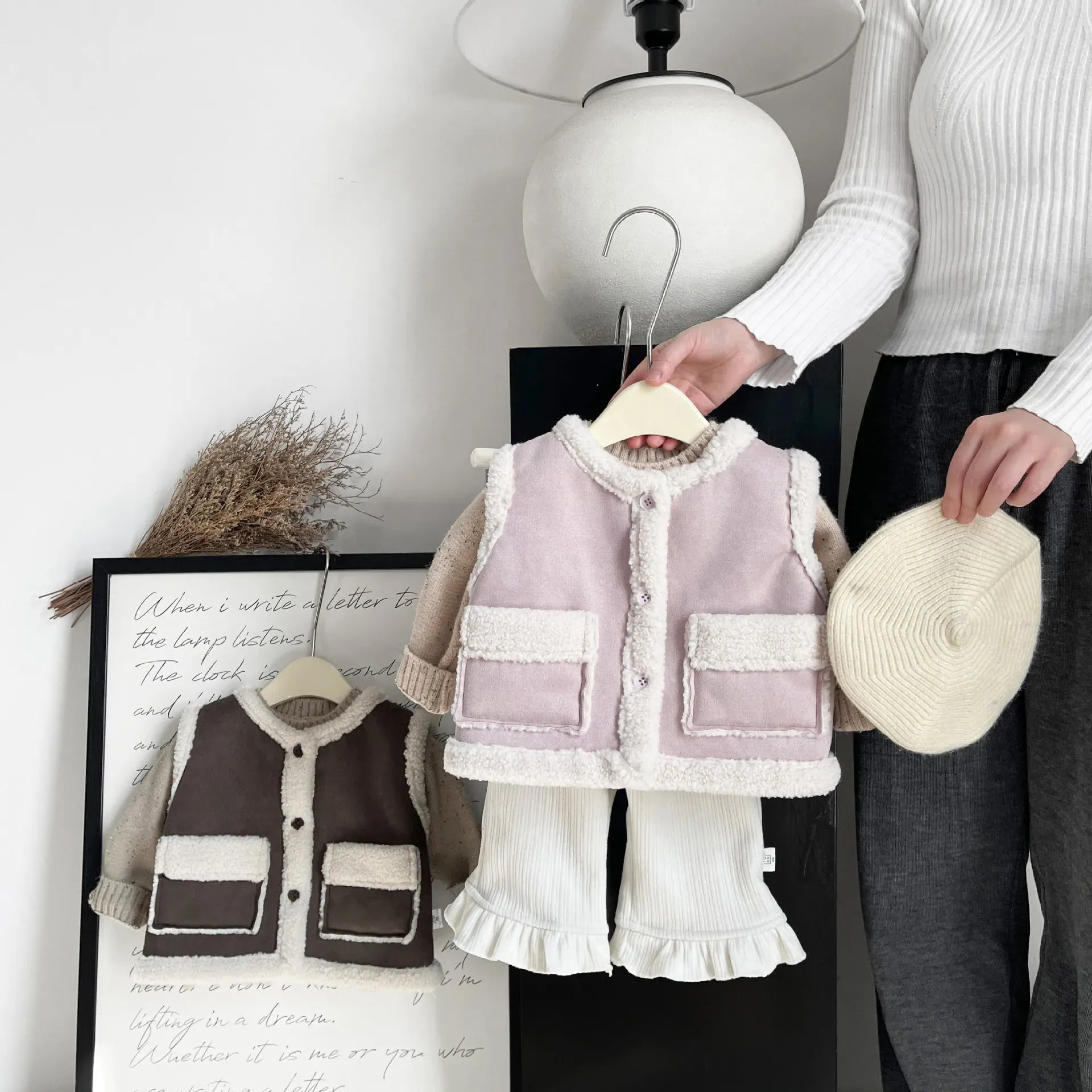 長袖セットアップ ベビーベスト/トップス/パンツ フェイクムートンボアフリースベスト/カラフルネップ長袖ニットセーター/ポンポン付きフリルニットパンツ【mh0008041】