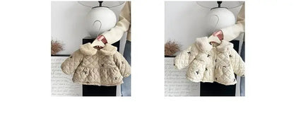 ショートコート・ジャケット・ジャンパー ベビーアウター リボン刺繍ボアフリース襟付きキルティングペプラムコートジャケット【mh0008159】