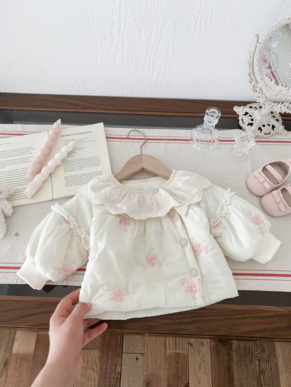 ショートコート・ジャケット・ジャンパー ベビーアウター フラワー刺繍ラッフル襟パデッドジャケットコート【mh0008200】