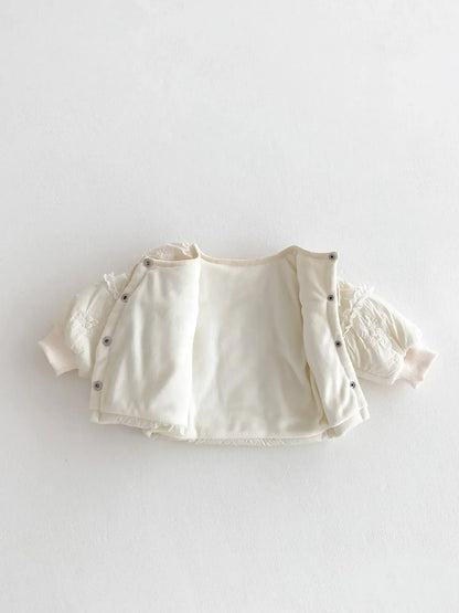 ショートコート・ジャケット・ジャンパー ベビーアウター フラワー刺繍ラッフル襟パデッドジャケットコート【mh0008200】