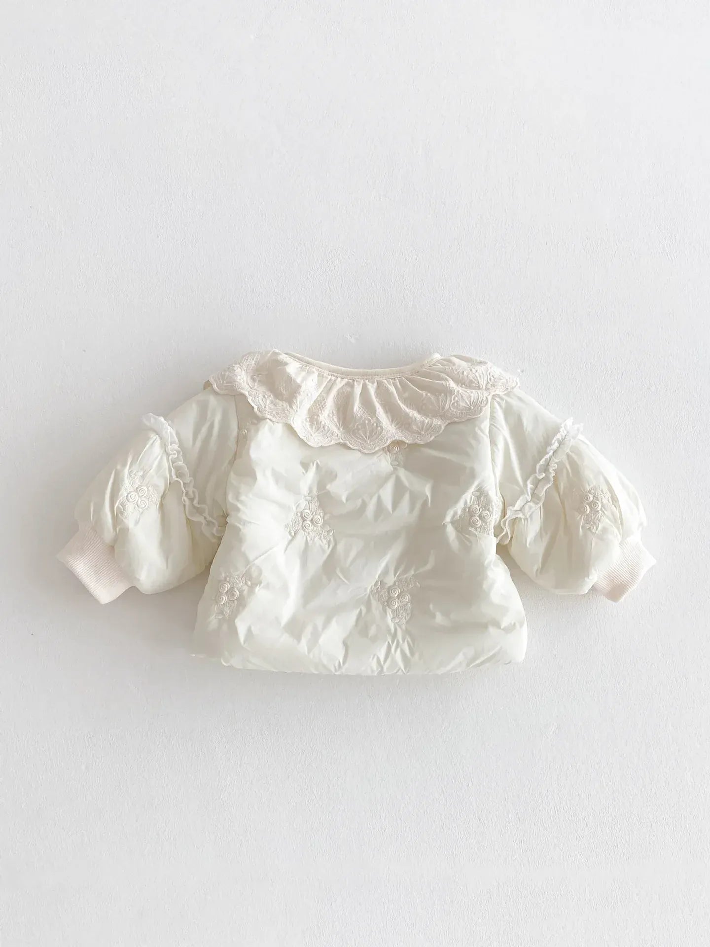 ショートコート・ジャケット・ジャンパー ベビーアウター フラワー刺繍ラッフル襟パデッドジャケットコート【mh0008200】