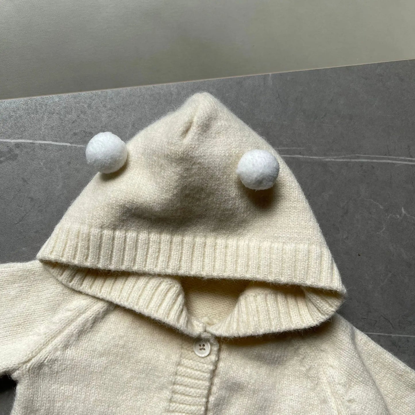 長袖ロンパース ベビーロンパース ぽんぽん耳付きフーディニット長袖ボディスーツ【mh0008256】