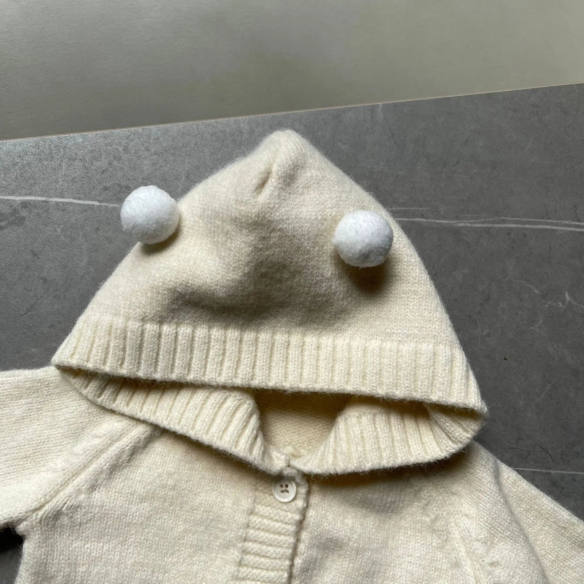 長袖ロンパース ベビーロンパース ぽんぽん耳付きフーディニット長袖ボディスーツ【mh0008256】