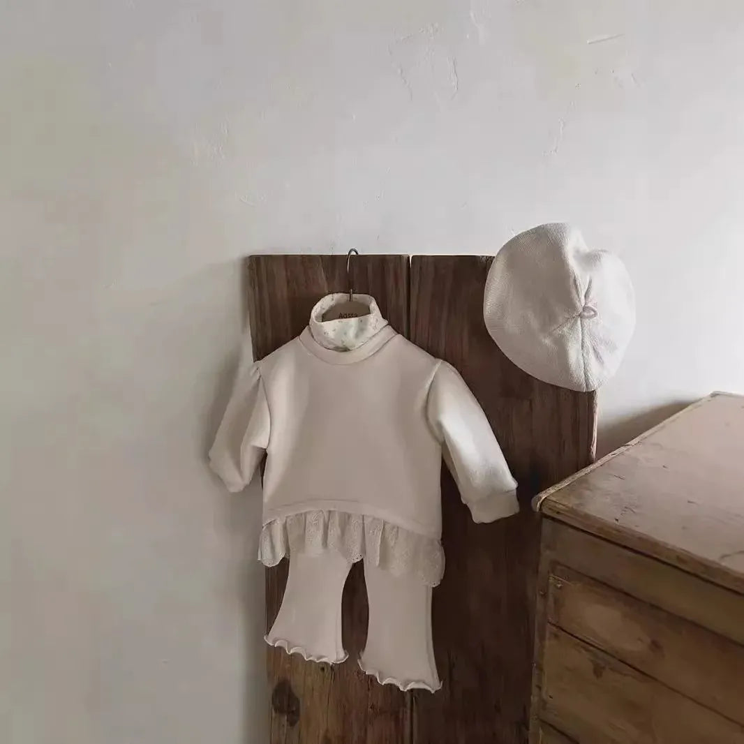 長袖セットアップ ベビートップス/パンツ ペプラムレースフリース長袖スウェットシャツ/レースフリルフリースフレアパンツ【mh0008459】