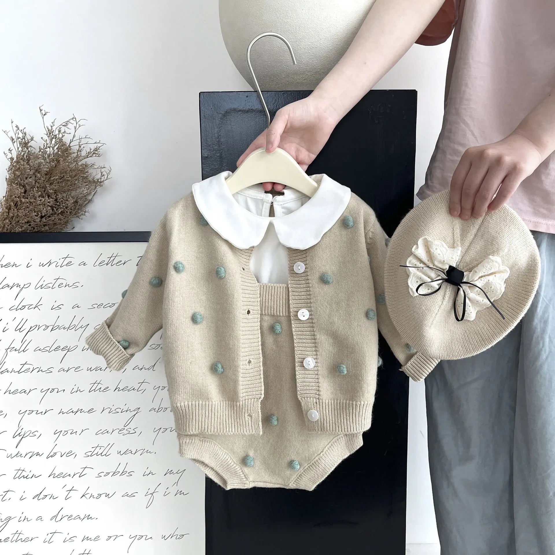 ロンパースセットアップ ベビーカーディガン/サスペンダーロンパース 水玉ドット長袖ニットジャケット/ニットサスペンダーブルマパンツ【mh0008625】