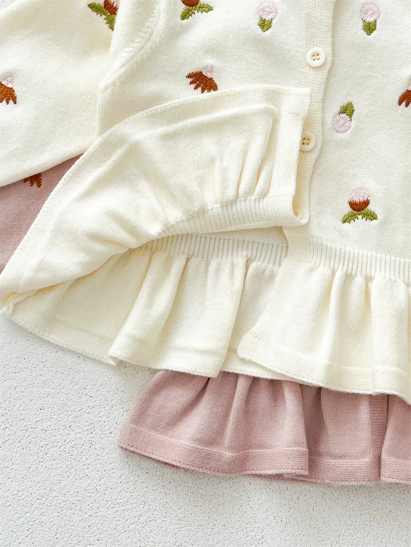 カーディガン・パーカー ベビーカーディガン 刺繍ペプラムフリル長袖ニットカーディガン【mh0008810】