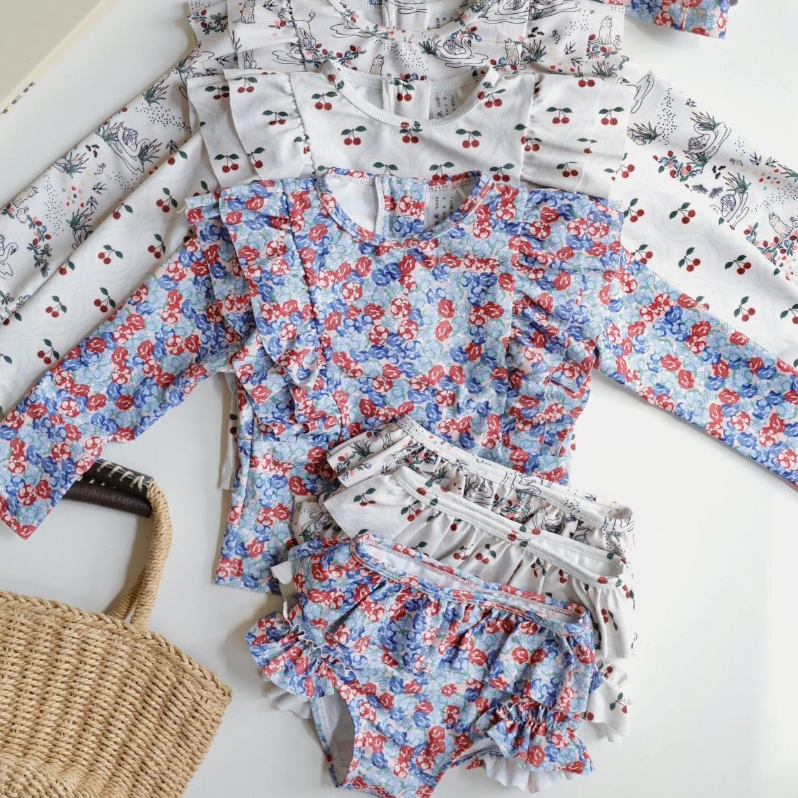 ベビー用水着 キッズ水着 ガールズ長袖セパレートフリルスイムウェア チェリー/フラワー 帽子セット【mh0009084】