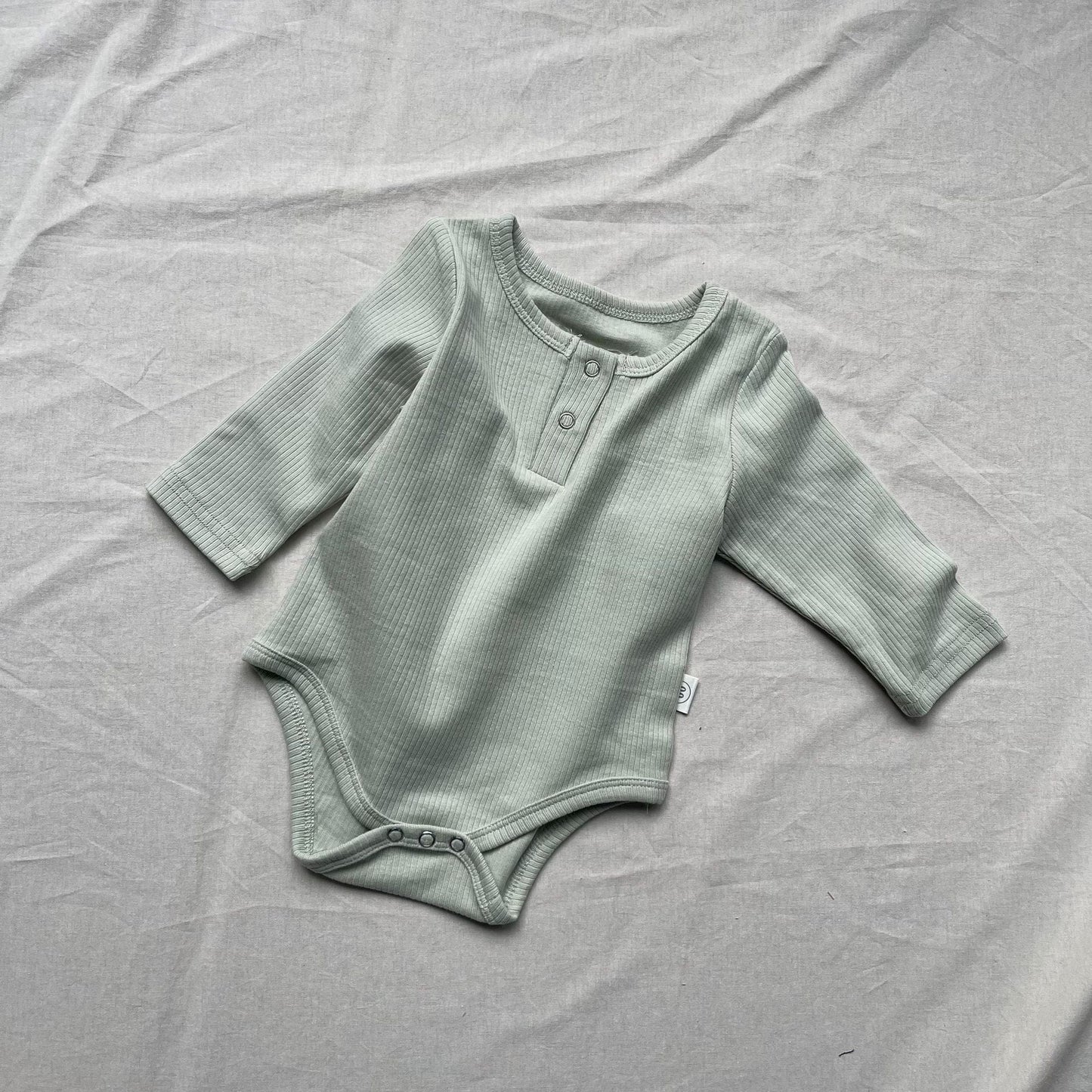 長袖ロンパース ベビーロンパース ヘンリーネックシンプル長袖ボディスーツ【mh0009171】