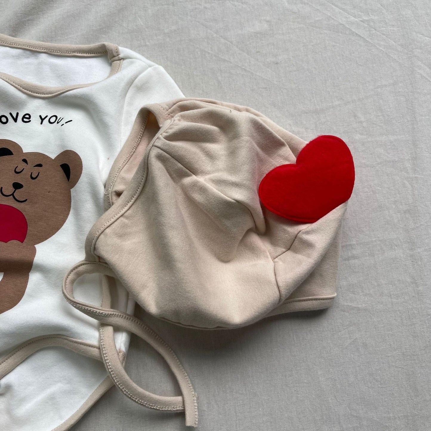 半袖ロンパース ベビーロンパース+帽子セット ハートベアくまプリント半袖ボディスーツ+ハートアップリケボンネット帽子【mh0009181】