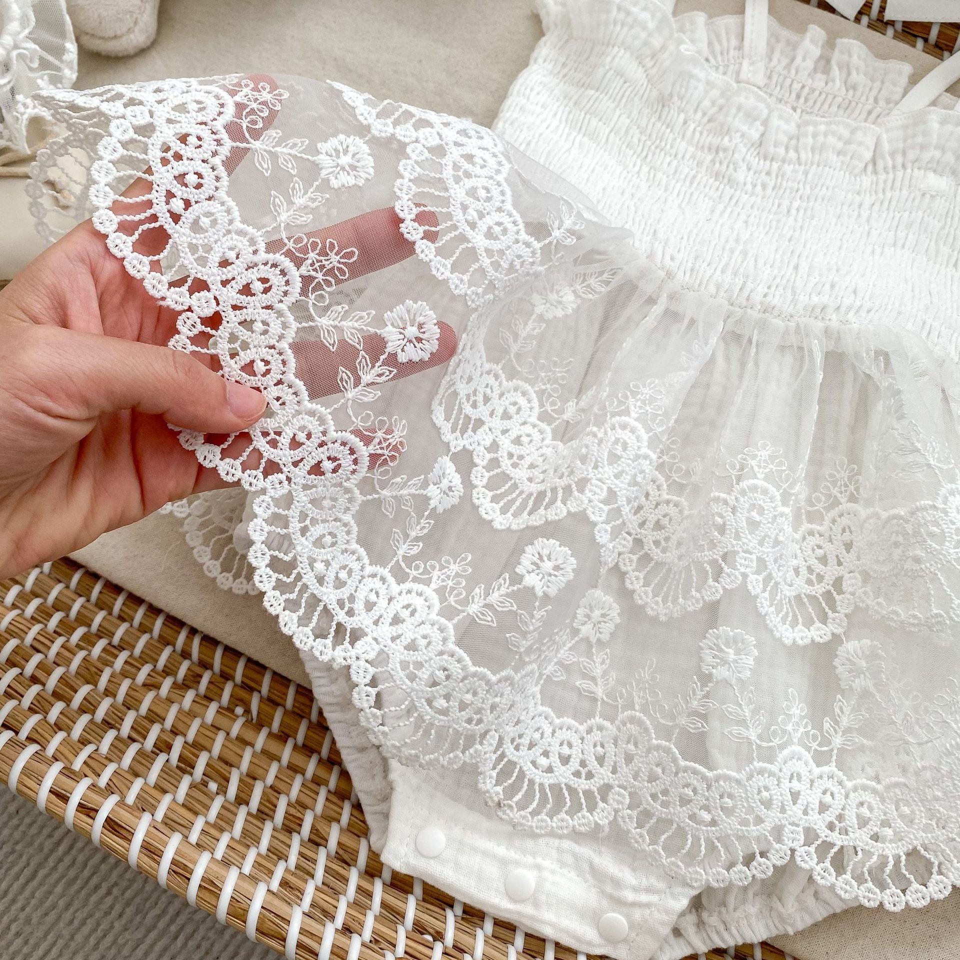 ノースリーブロンパース チュールレーススカートシャーリングキャミソールロンパース+リボンヘアバンドセット【mh0009708】