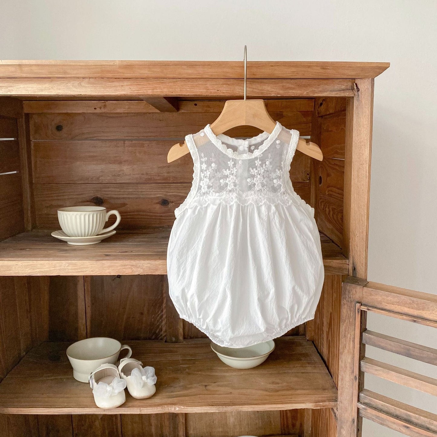 ノースリーブロンパース シアー刺繍レースノースリーブロンパース【mh0010169】