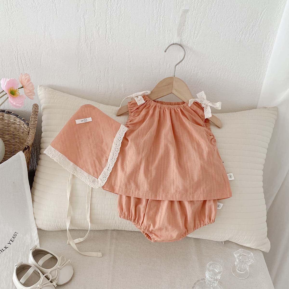 ノースリーブセットアップ リボンショルダーノースリーブブラウス+ブルマパンツ+ボンネットセット【mh0010315】