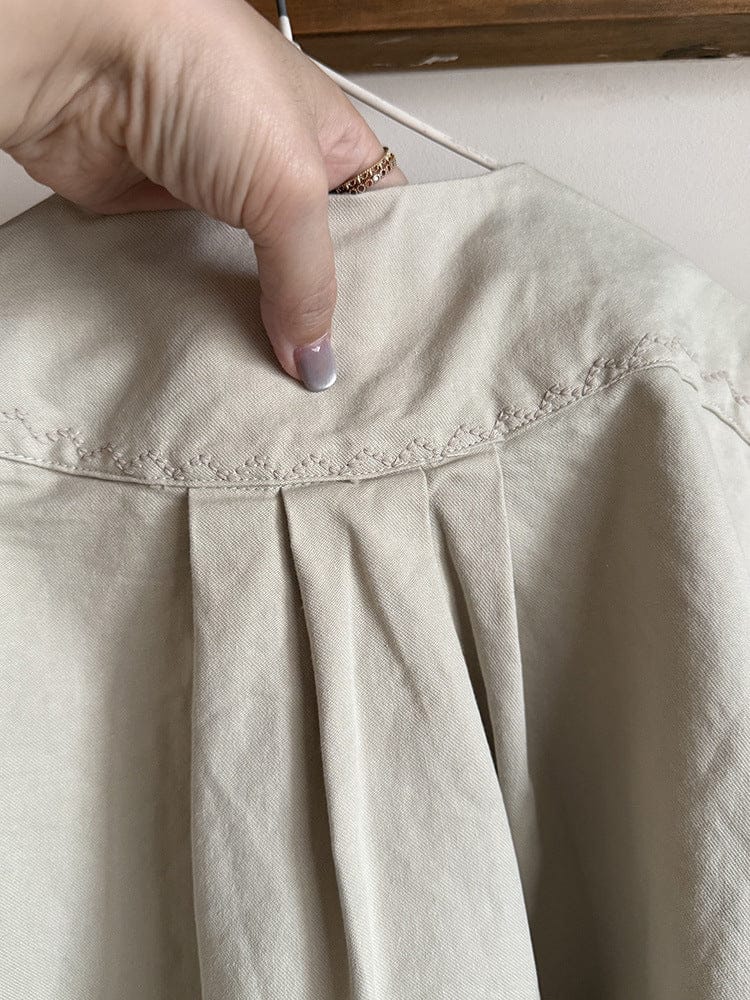 ショートコート・ジャケット・ジャンパー ノーカラータックふんわりジャケット【mh0011040】