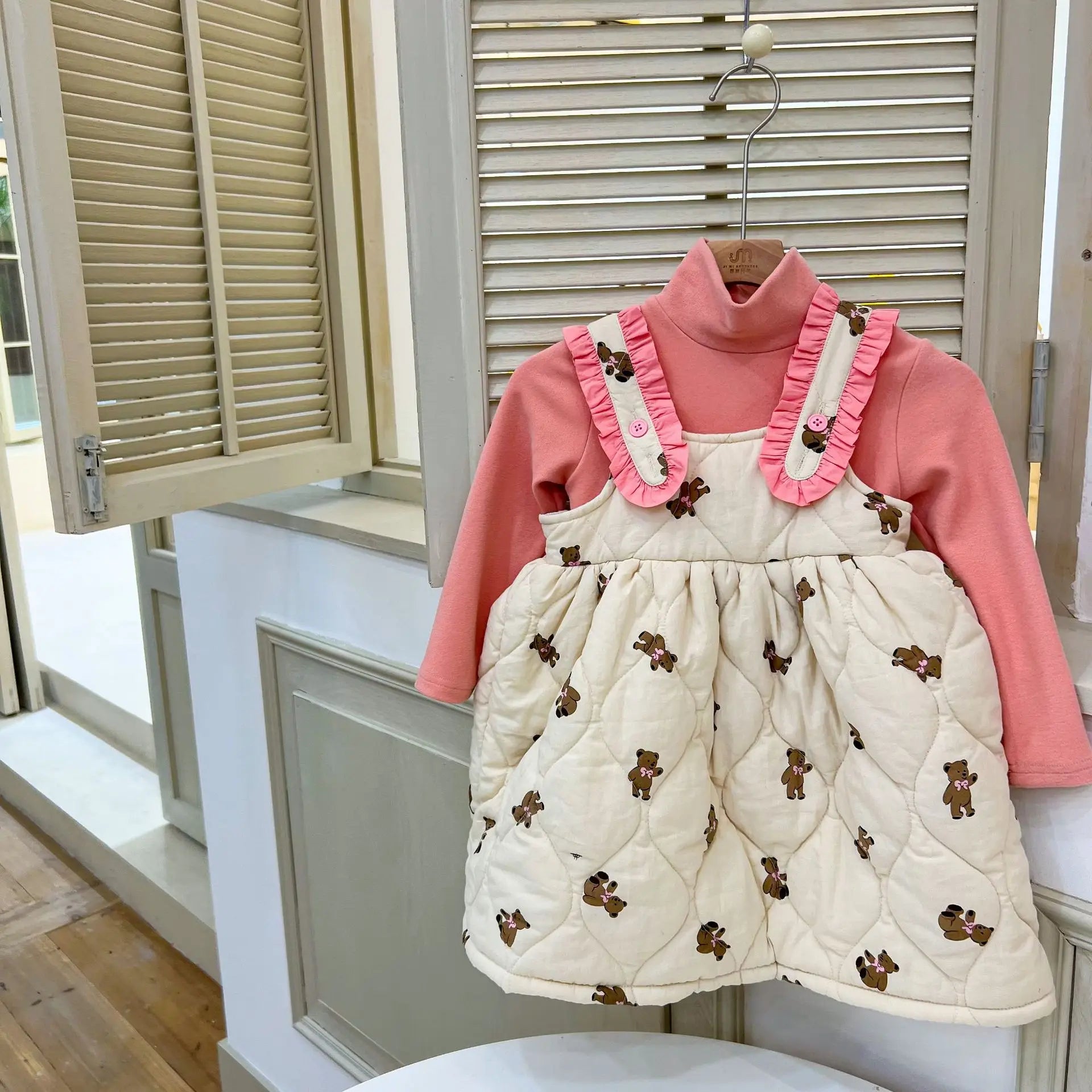 ノースリーブワンピース only the dress / 80cm キッズワンピース キルティングサスペンダーワンピース くまベアプリント フリル ガールズ 女の子 子供服
