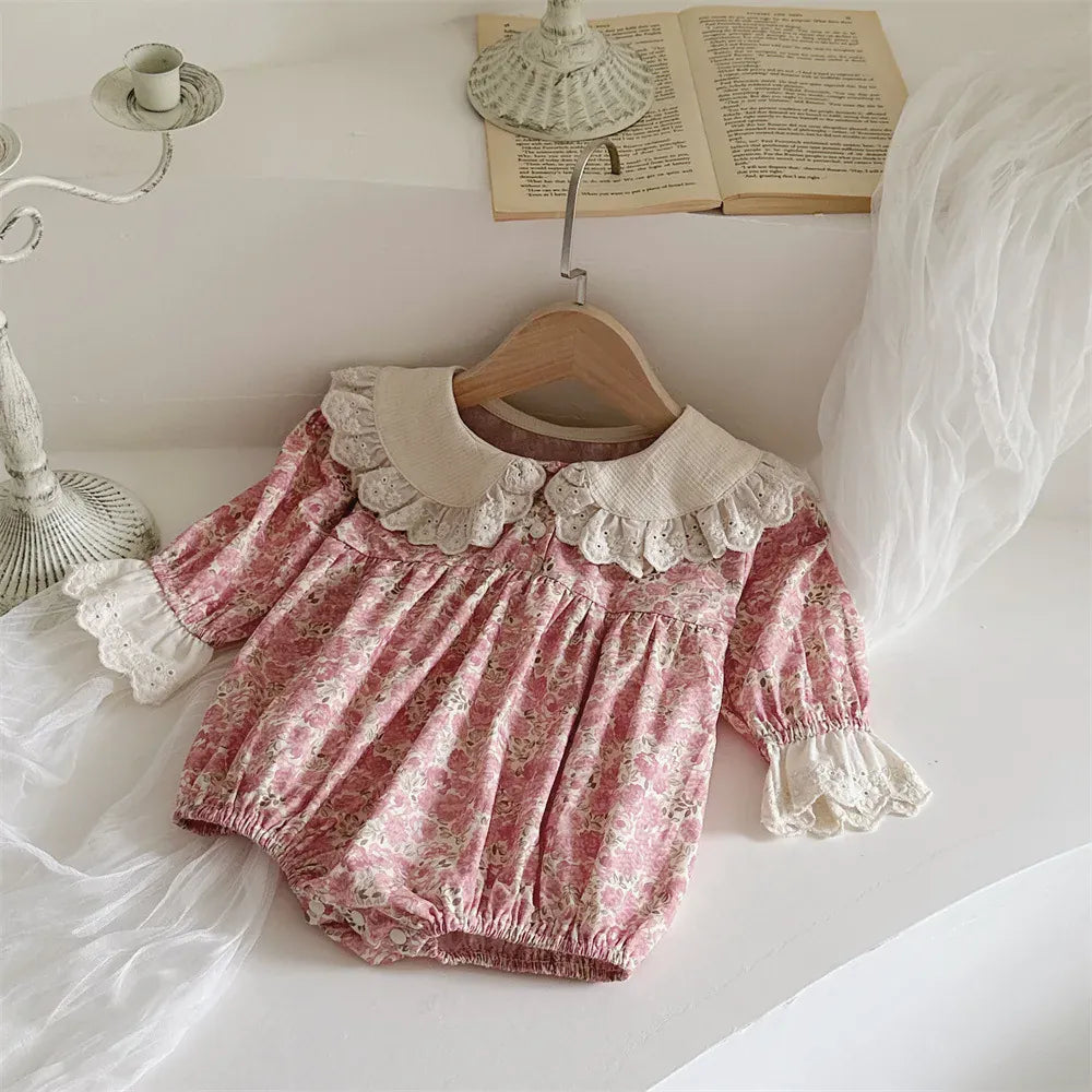 長袖ロンパース pink / 6M  66CM ベビーロンパース レース襟フラワープリントエレガントボディスーツ/フリル重ね着エプロン【mh0006697】