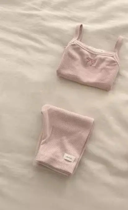ノースリーブセットアップ pink / 9M  73cm / 取り寄せ（7〜21日） ベビーセットアップ 2点セット キャミソール+ショートレギンス リボン刺繍 2カラー