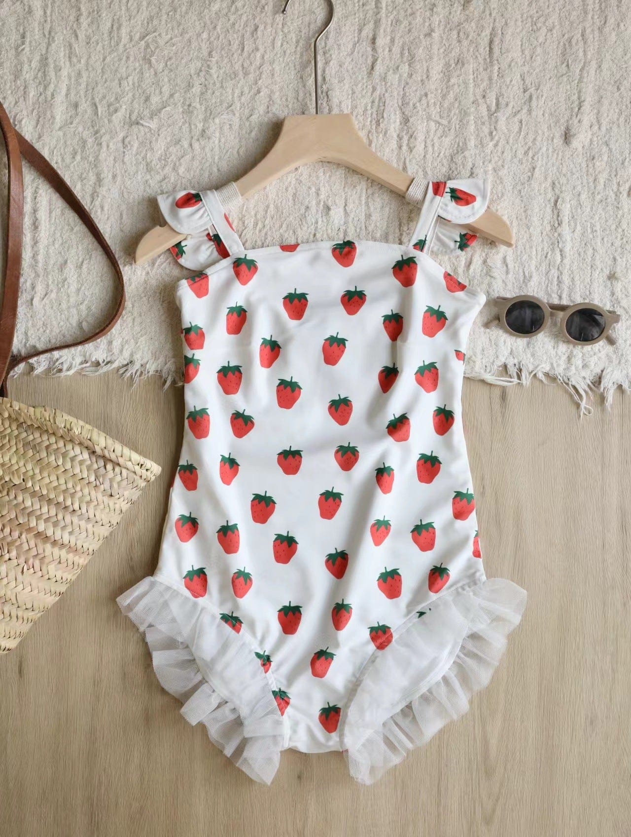 ベビー用水着 suspender swimsuit strawberry / 140 ジュニアガールズ水着 ノースリーブワンピーススイムウェア ラッシュガード【mh0009340】