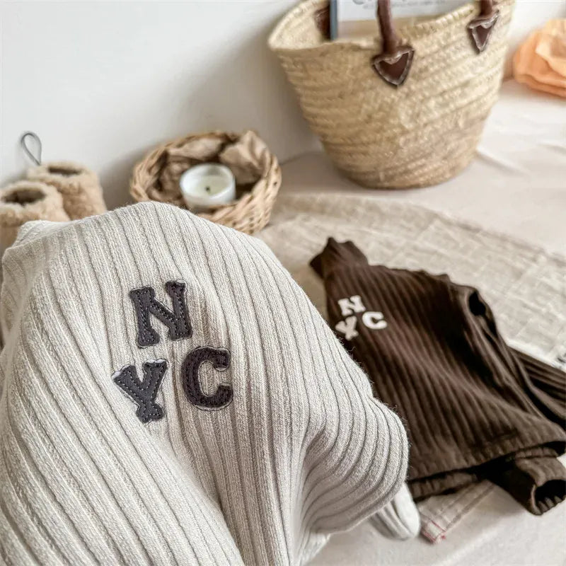 ニット・セーター キッズカットソー 刺繍ワンポイント リブニットセーター ハイネックTシャツ コーヒー アプリコット 2カラー ユニセックス 男の子 女の子 子供服
