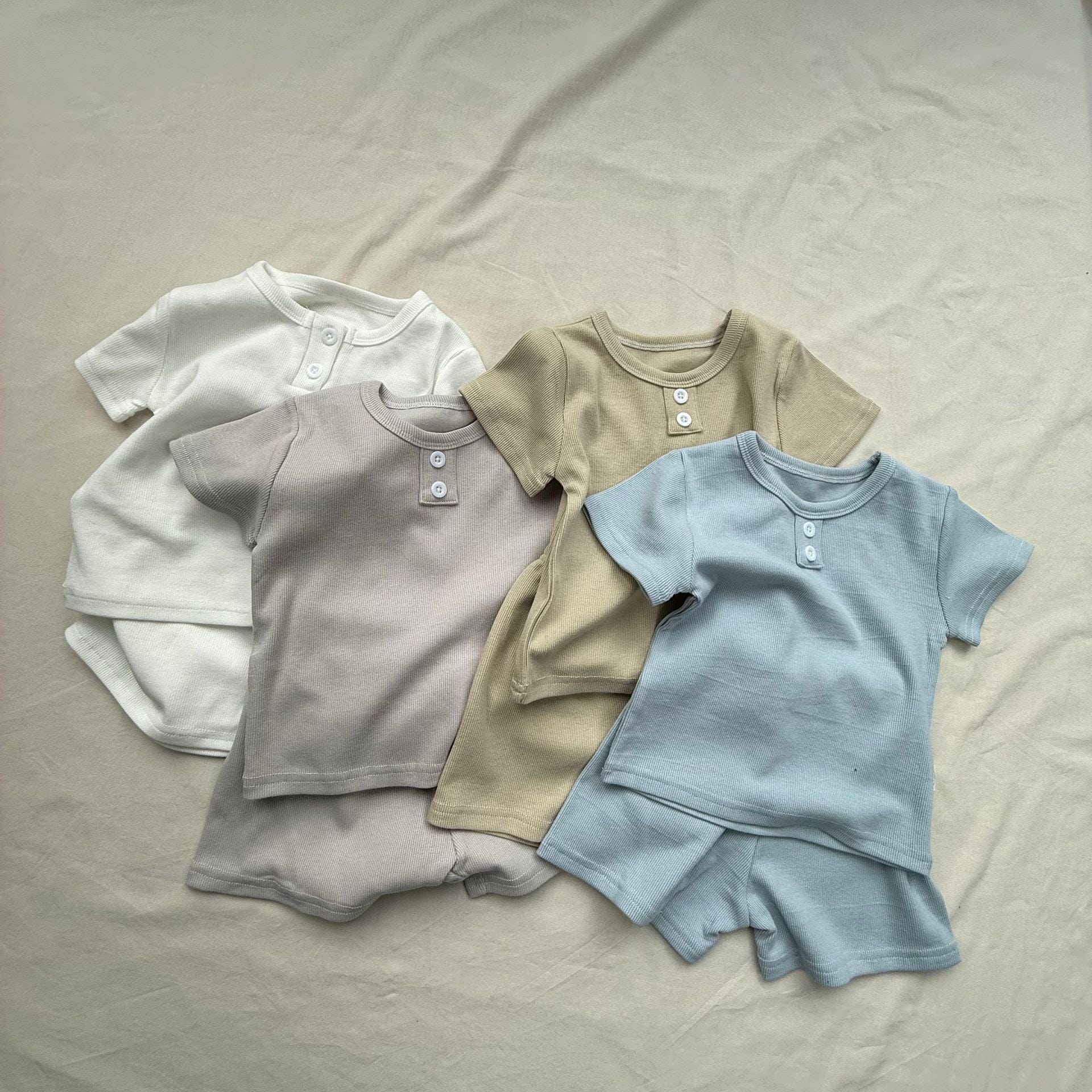 半袖セットアップ シンプルデイリー半袖Tシャツ+ショートパンツセットアップ 2点セット【mh0009435】