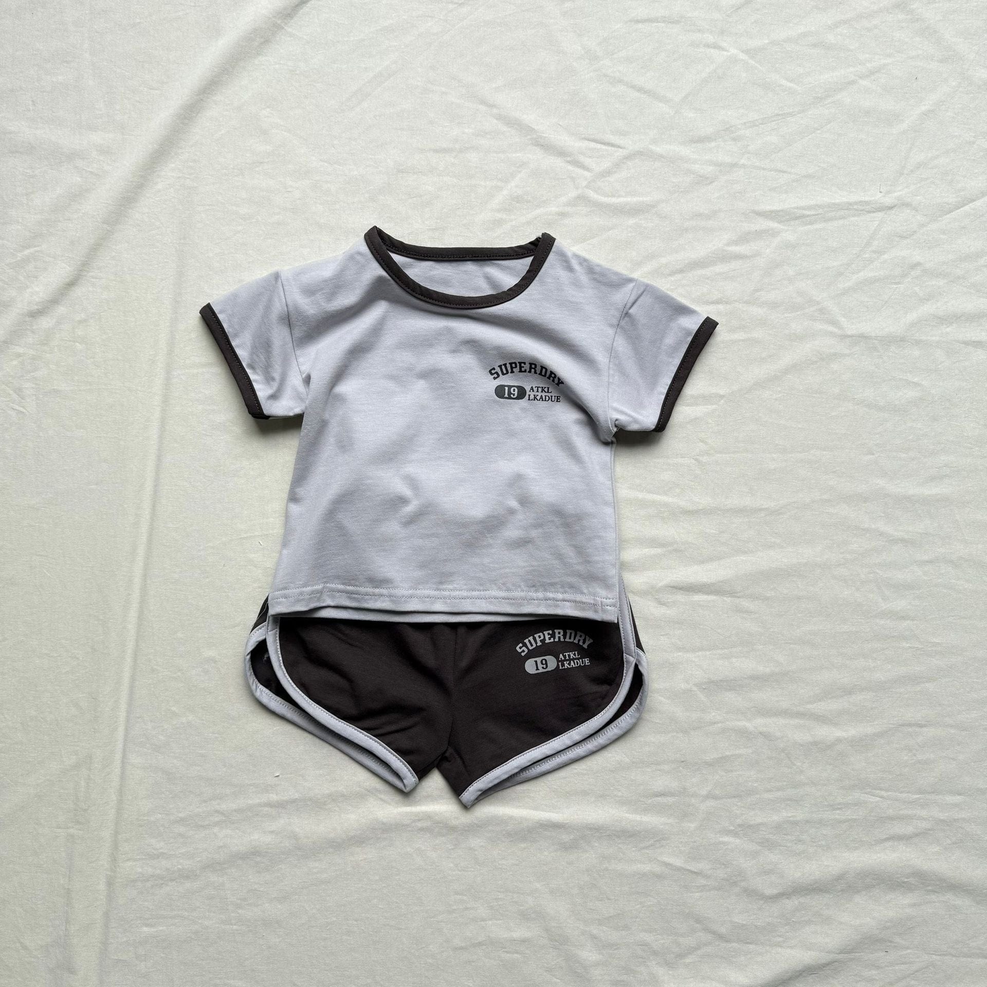 半袖セットアップ ロゴワンポイント半袖Tシャツ+ショートパンツスポーツセットアップ 2点セット【mh0010011】