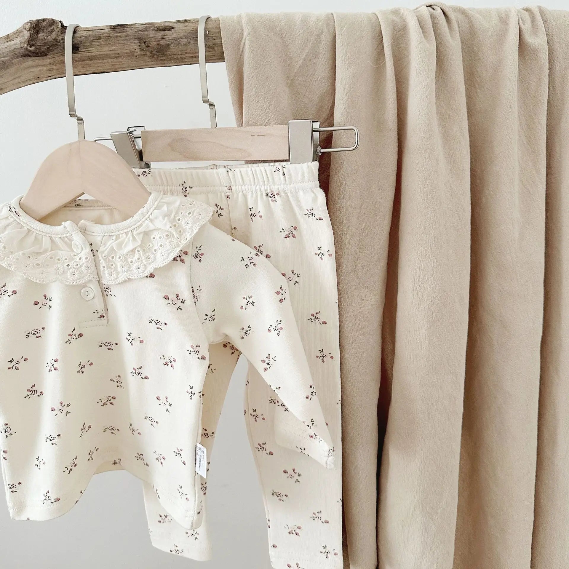 長袖パジャマ ベビー長袖パジャマセット 長袖レース襟Tシャツ+ロングパンツ フラワー小花柄プリント【mh0004634】