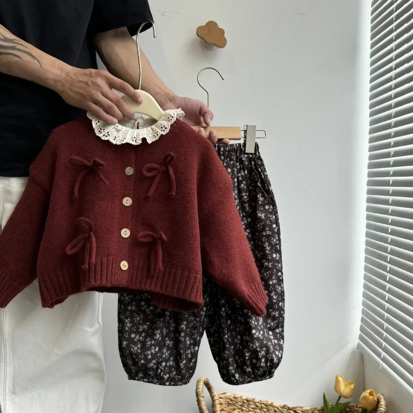 長袖セットアップ ベビーカーディガン/トップス/パンツ リボン長袖ニットジャケット/ラッフル襟長袖パフスリーブTシャツ/フラワープリントロングパンツ【mh0007534】