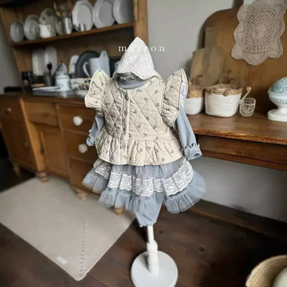 長袖セットアップ ベビーベスト/トップス/レギンス フラワープリントショルダーフリルキルティングベスト/フリルハイネック長袖Tシャツ/チュールスカートドッキングレギンスパンツ【mh0007732】