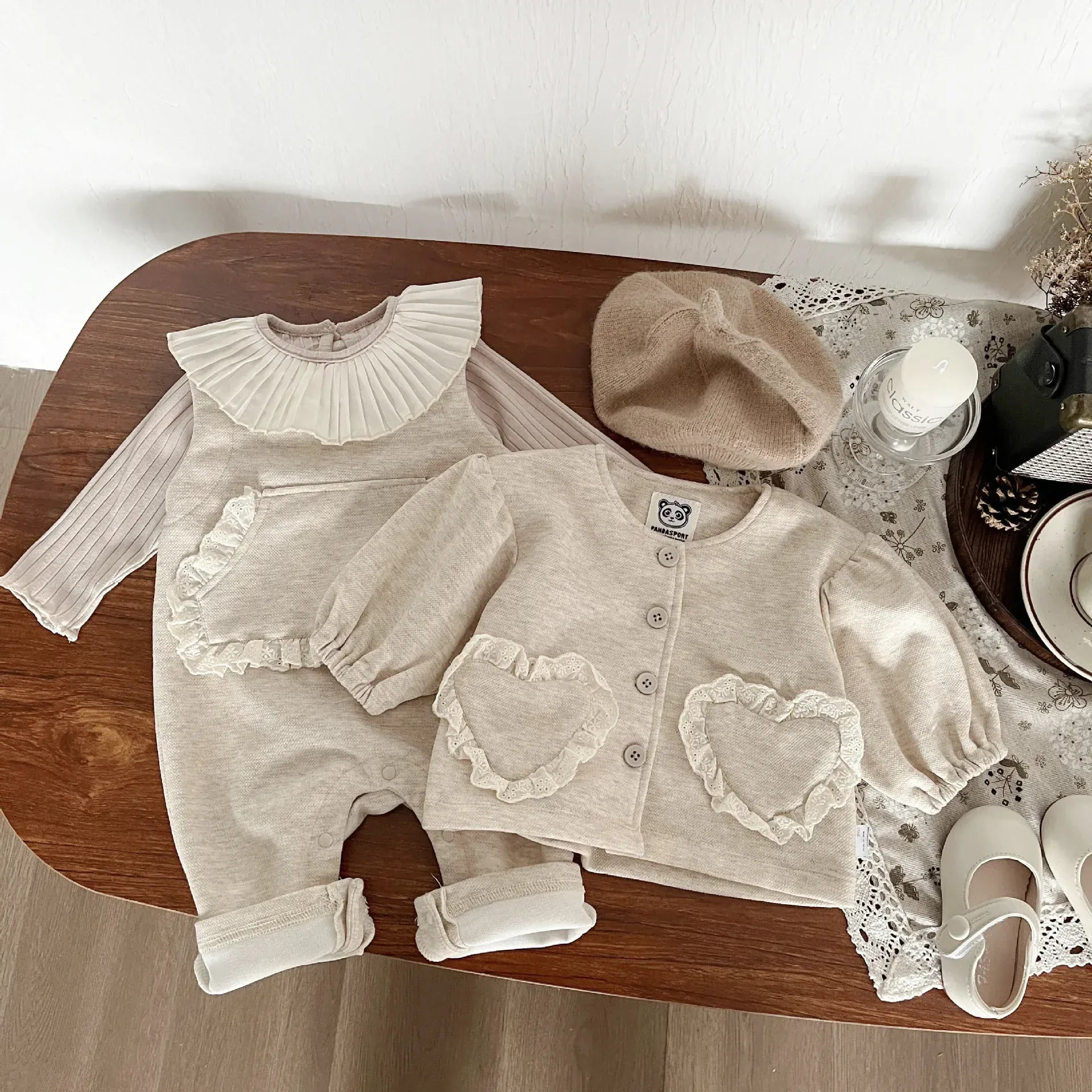 長袖セットアップ ベビートップス/カーディガン/ジャンプスーツ ラッフル襟長袖Tシャツ/ハートフリルカーディガンジャケット/ノースリーブロンパース【mh0008612】