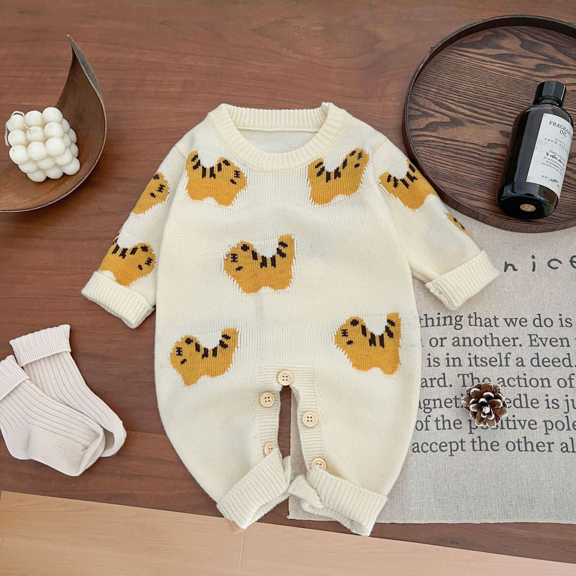 長袖ロンパース tiger / 66cm ベビージャンプスーツ ハチBee刺繍ニット長袖ロンパース【mh0009197】