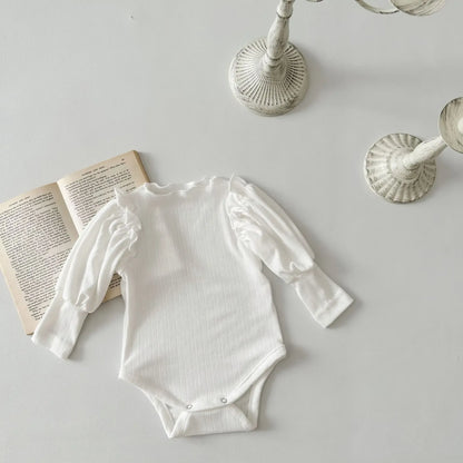 長袖ロンパース White / 3-6M  66cm ベビーロンパース 長袖パフスリーブボディスーツ ショルダーフリル 2カラー【mh0006393】