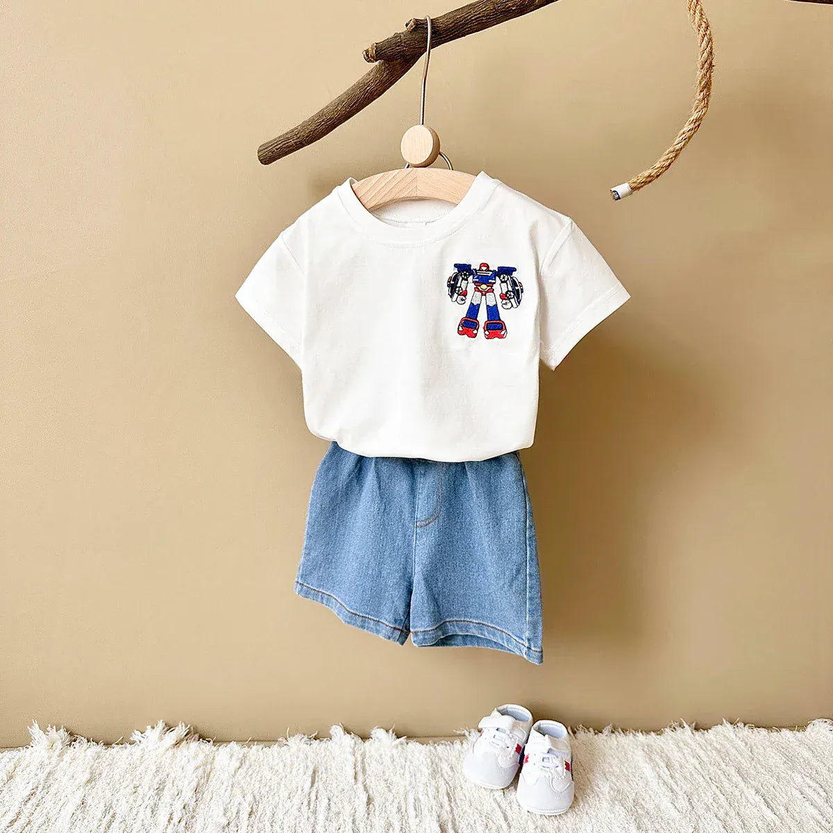 半袖セットアップ WHITE / 6-9M 66cm ☺︎ ベビーセットアップ 2点セット 半袖Tシャツ+デニムショートパンツ ロボット刺繍