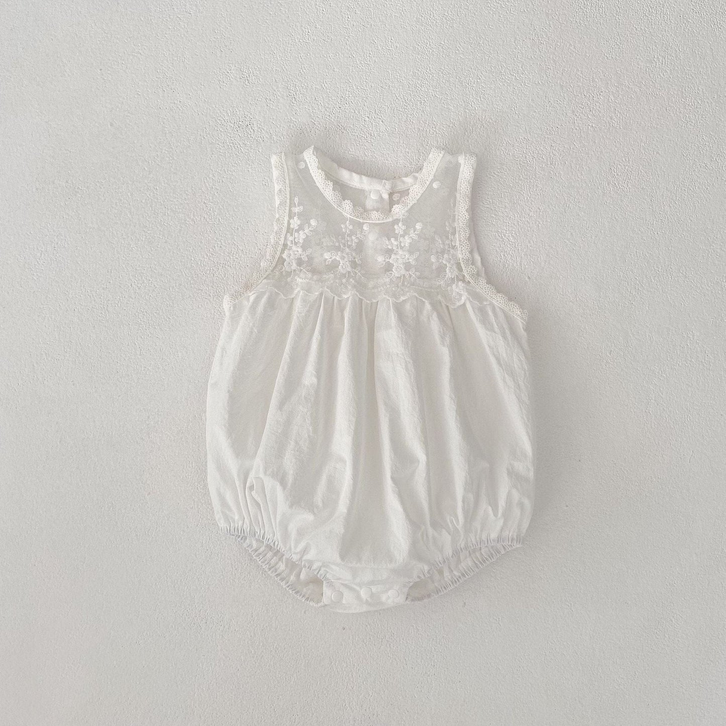 ノースリーブロンパース White / 66cm シアー刺繍レースノースリーブロンパース【mh0010169】