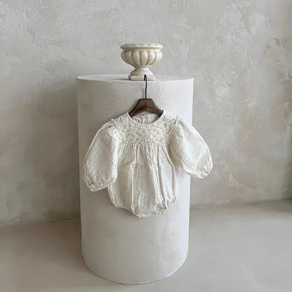 長袖ロンパース White / 6M  66CM ベビーロンパース 長袖パフスリーブボディスーツ フラワー花柄レース 2カラー【mh0004801】